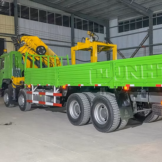 Sinotruk Howo 8X4 貨物トラック、12 トン関節式ブーム クレーン搭載クレーン トラック付き